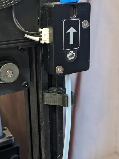 Ender-5 S1: Dẫn hướng ống PTFE vào cảm biến hết filament - Image 1