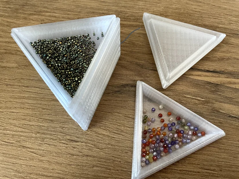 Khay đựng hạt tam giác xếp chồng (Triangular stackable beading tray) - Image 1