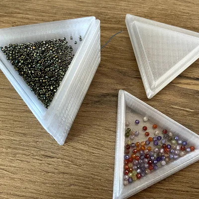 Khay đựng hạt tam giác xếp chồng (Triangular stackable beading tray)