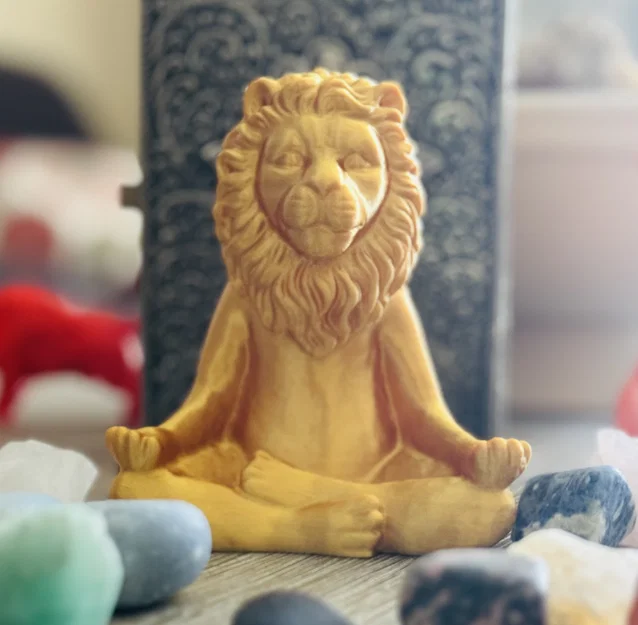 Tượng Sư Tử Thiền Định (Meditating Lion Sculpture) - Image 1