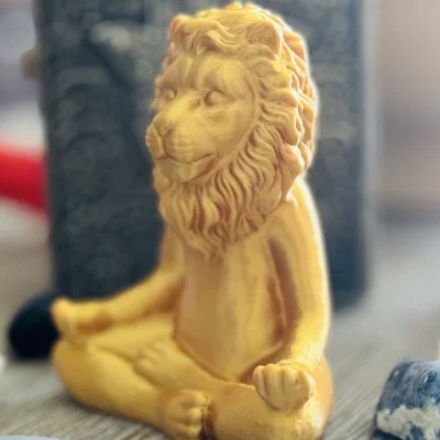 Tượng Sư Tử Thiền Định (Meditating Lion Sculpture)