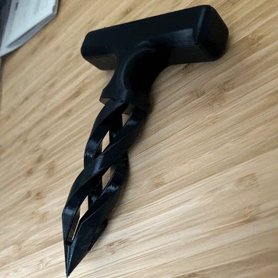 Mô hình Cyclone Dagger: Phụ kiện Cosplay dao xoắn ốc độc đáo