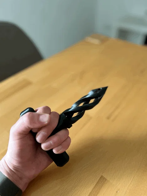 Mô hình Cyclone Dagger: Phụ kiện Cosplay dao xoắn ốc độc đáo - Image 2