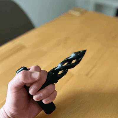 Mô hình Cyclone Dagger: Phụ kiện Cosplay dao xoắn ốc độc đáo