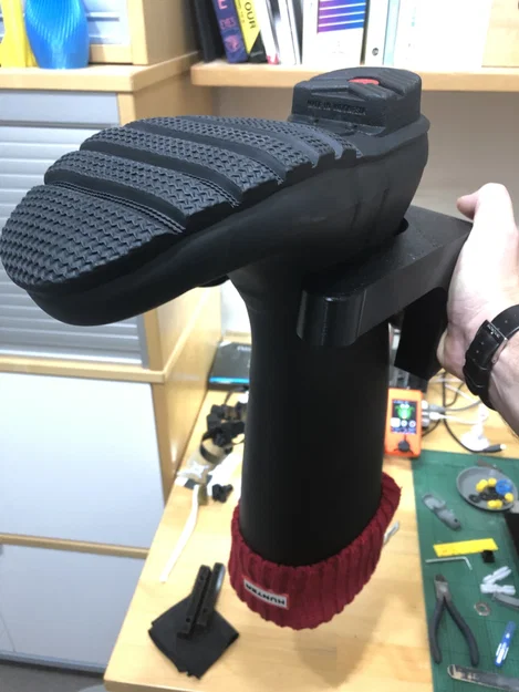 Móc treo ủng Wellington (Wellington Boot Hanger) - Image 1