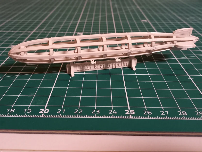 Thẻ lắp ráp LZ 127 Graf Zeppelin (Kit Card) - Image 1