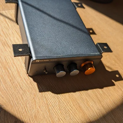Giá treo Fosi Audio BT20A Pro lắp dưới bàn làm việc