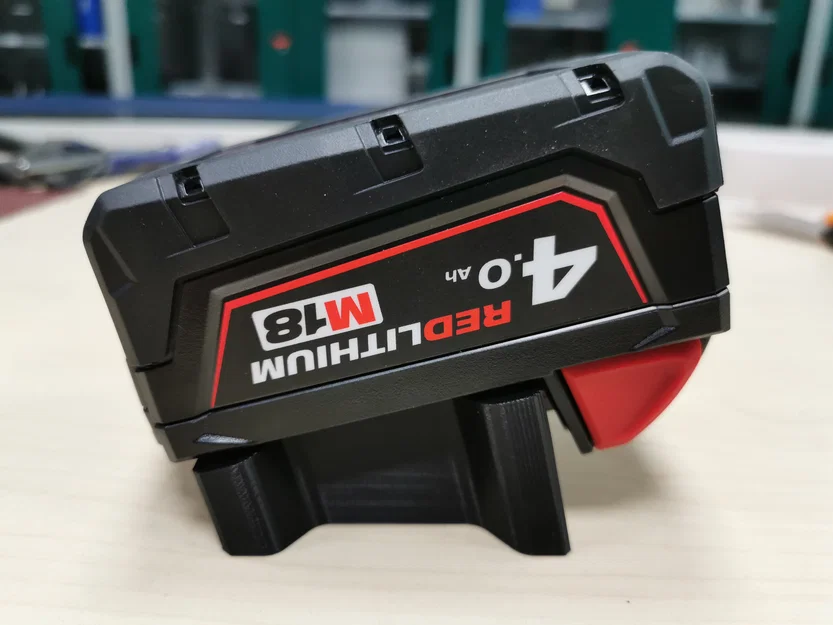 Giá đỡ pin Milwaukee dạng nghiêng (Angled Battery Holder) - Image 1