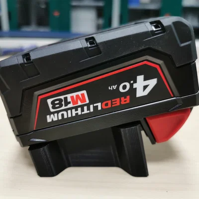 Giá đỡ pin Milwaukee dạng nghiêng (Angled Battery Holder)