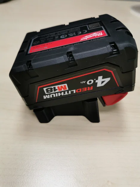 Giá đỡ pin Milwaukee dạng nghiêng (Angled Battery Holder) - Image 3