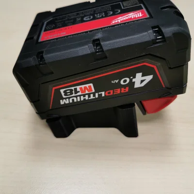Giá đỡ pin Milwaukee dạng nghiêng (Angled Battery Holder)