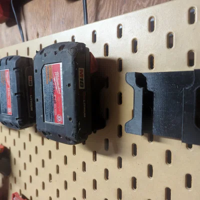 Giá treo pin Milwaukee M18 trên bảng Skadis (Đã cải tiến độ dày)