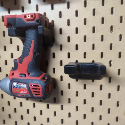 Giá đỡ máy khoan Skadis Drill Mount cho bảng treo dụng cụ