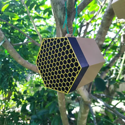 BEE HOTEL – Nhà cho ong treo cây (BEE HOTEL)