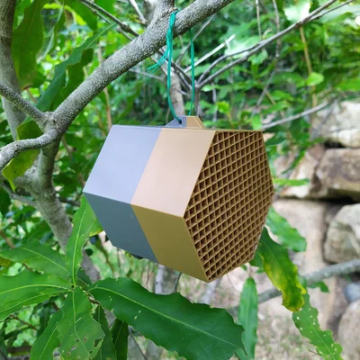 BEE HOTEL – Nhà cho ong treo cây (BEE HOTEL)