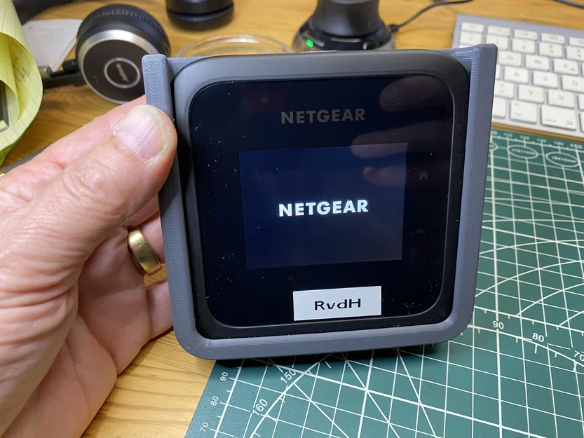 Giá treo tường cho Netgear Nighthawk M6 - Image 8
