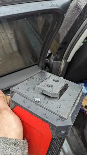 Adapter gắn radio Milwaukee M12 vào hệ thống Packout (In 3D) - Image 1