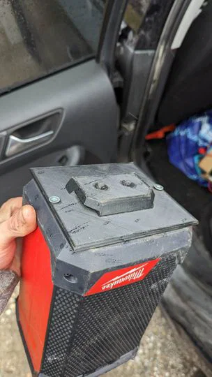Adapter gắn radio Milwaukee M12 vào hệ thống Packout (In 3D) - Image 2