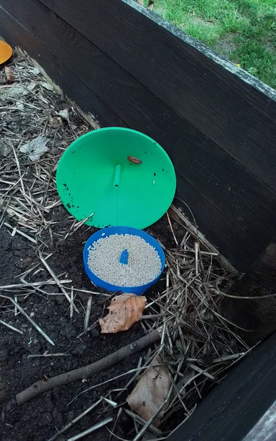 Bẫy ốc/sên (Schneckenfalle / snail trap) - Image 1