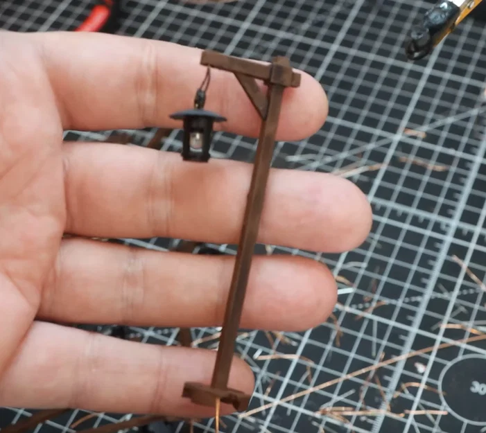 Trụ đèn Diorama (Diorama Lamp Post) - Image 2