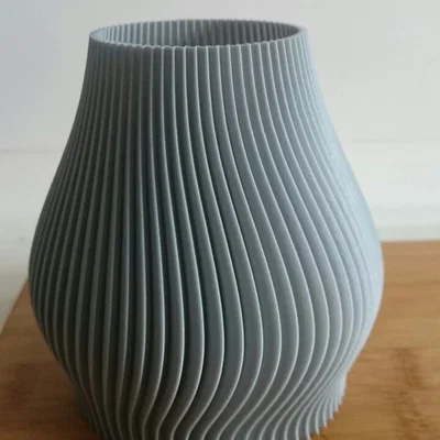 Bình Hoa Gân (Ribbed Vase)