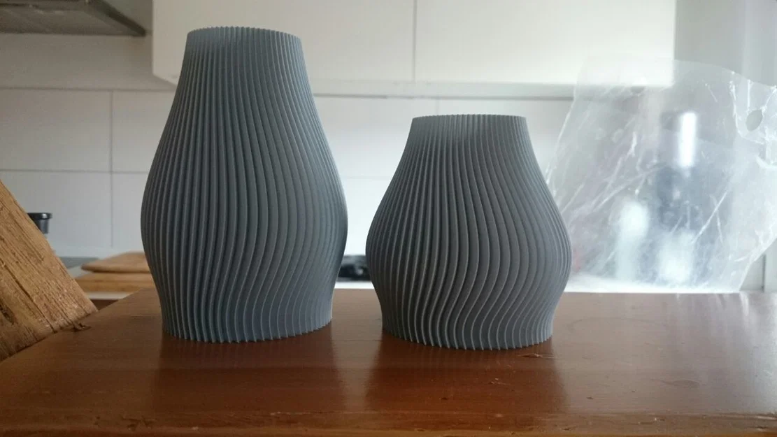 Bình Hoa Gân (Ribbed Vase) - Image 3