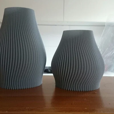 Bình Hoa Gân (Ribbed Vase)