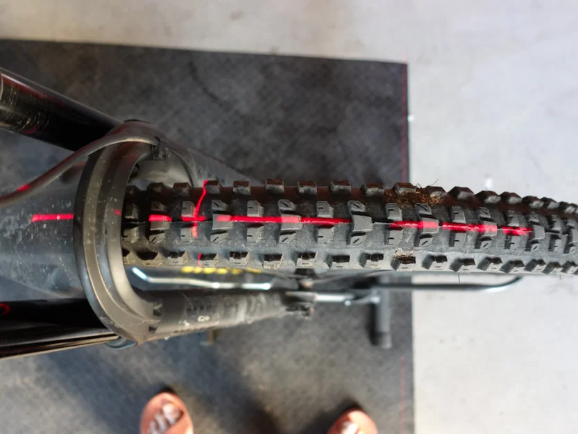 Dụng cụ căn thẳng ghi-đông (Handlebar Alignment Tool) - Image 1