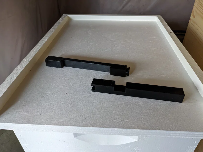 Thanh Thu Hẹp Cửa Tổ Ong (Bee Hive Entrance Reducer) - Image 2