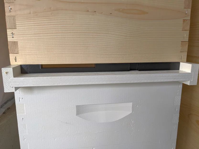 Thanh Thu Hẹp Cửa Tổ Ong (Bee Hive Entrance Reducer) - Image 3