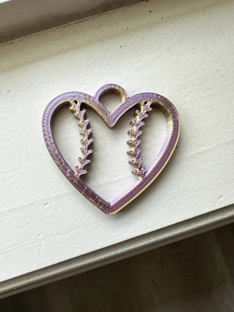 Móc khóa hình trái tim chủ đề bóng mềm Softball Heart Keychain - Image 1