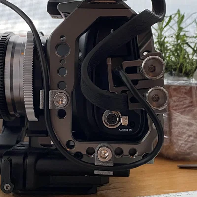Kẹp giữ dây cáp mini cho camera cage (Tương thích SmallRig)