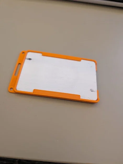 Mẫu khay đựng thẻ đeo 3D (Card holder) có lỗ xỏ dây bền bỉ - Image 1