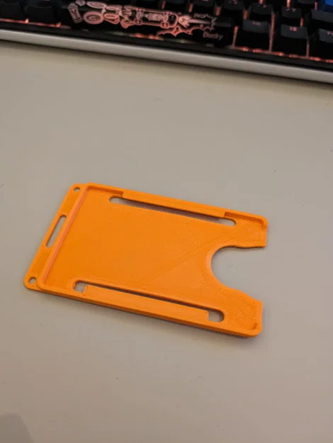 Mẫu khay đựng thẻ đeo 3D (Card holder) có lỗ xỏ dây bền bỉ - Image 2