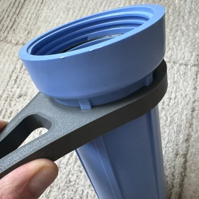 Dụng cụ mở cốc lọc nước in 3D tiện lợi cho gia đình