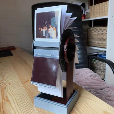 Đồng hồ khung lật (flipbook) cho ảnh Instax/Polaroid