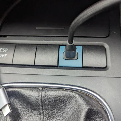 Adapter gắn cổng USB-C cho headunit VW Golf MK6