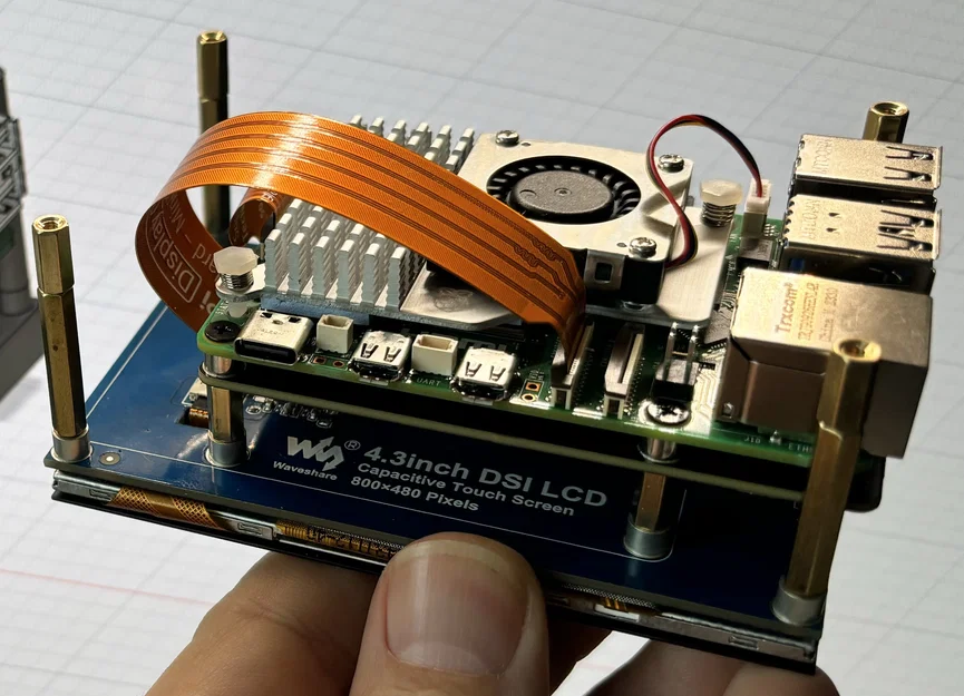 Vỏ case cho Raspberry Pi 5 kèm màn hình 4.3" và SSD NVMe 2TB - Image 3