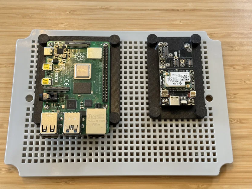 Ngàm gắn RAK19007 + Rasberry Pi 4 cho hộp ngoài trời - Image 1