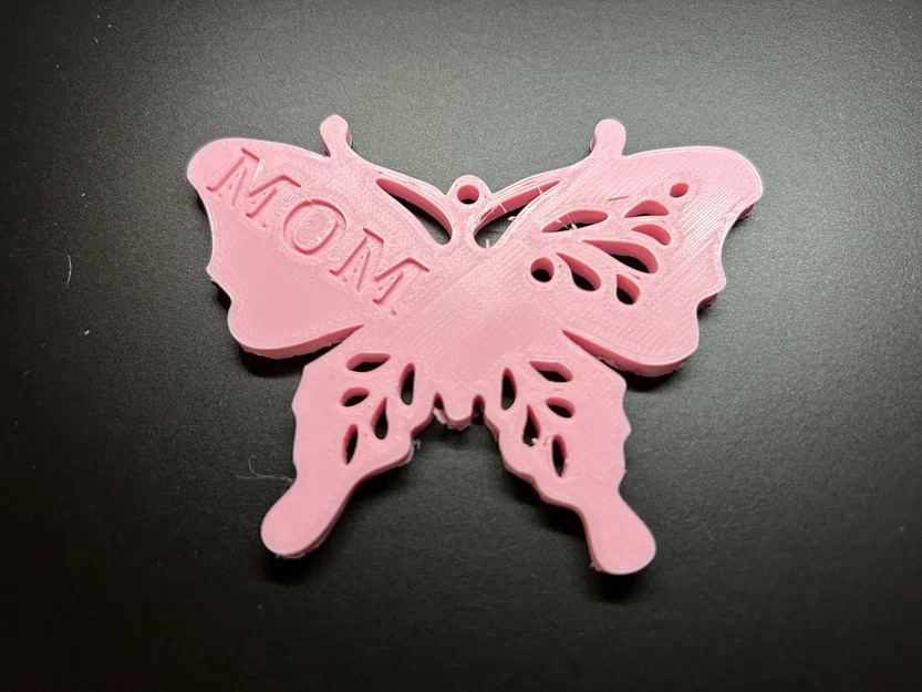 Móc khóa hình bướm khắc chữ MOM - Quà tặng ý nghĩa cho ngày của Mẹ - Image 1