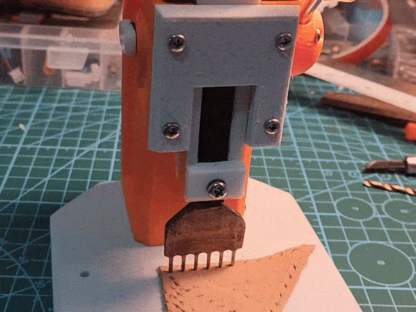 PRESSLY – Máy ép đục lỗ chỉ da (Leather Stitch Hole Puncher) - Image 2