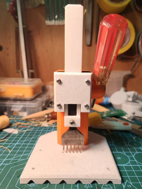 PRESSLY – Máy ép đục lỗ chỉ da (Leather Stitch Hole Puncher) - Image 4