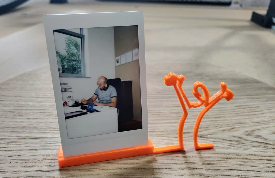 La Linea Photo Holder V2 - Kẹp ảnh để bàn thiết kế độc lạ - Image 1