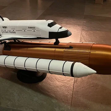 Sàn dưới và mũi Space Shuttle Endeavour (bản mới)