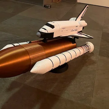 Sàn dưới và mũi Space Shuttle Endeavour (bản mới)