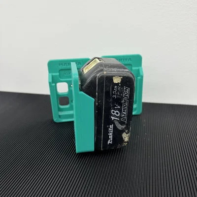 Giá đỡ pin Makita (Makita battery holder)