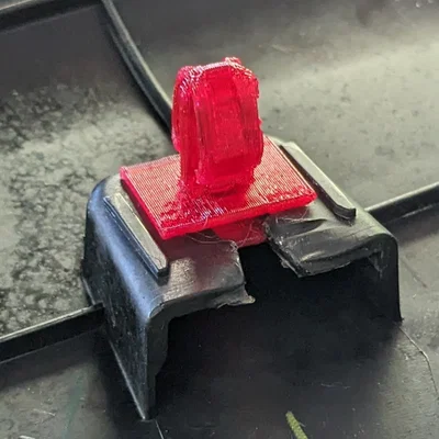 Clip khu vực cốp trước (frunk) Mustang Mach-E