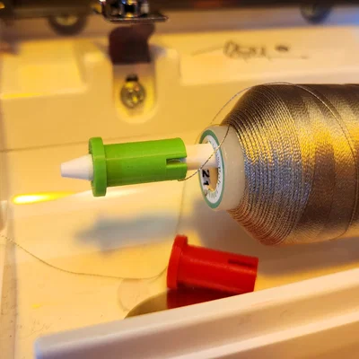 The Spool Cap (Nắp chụp cuộn chỉ) – file in 3D cho máy thêu Brother