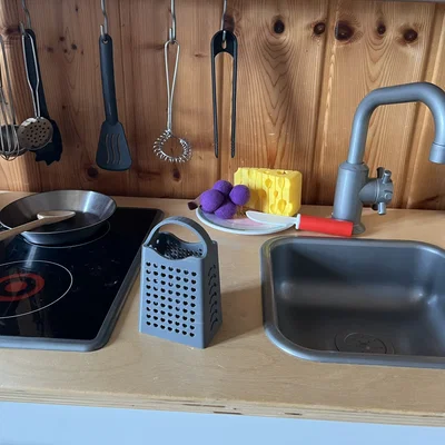 Dụng cụ bào phô mai đồ chơi (Toy cheese grater)