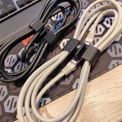 Kẹp cố định dây mạng RJ45 giúp bàn làm việc gọn gàng
